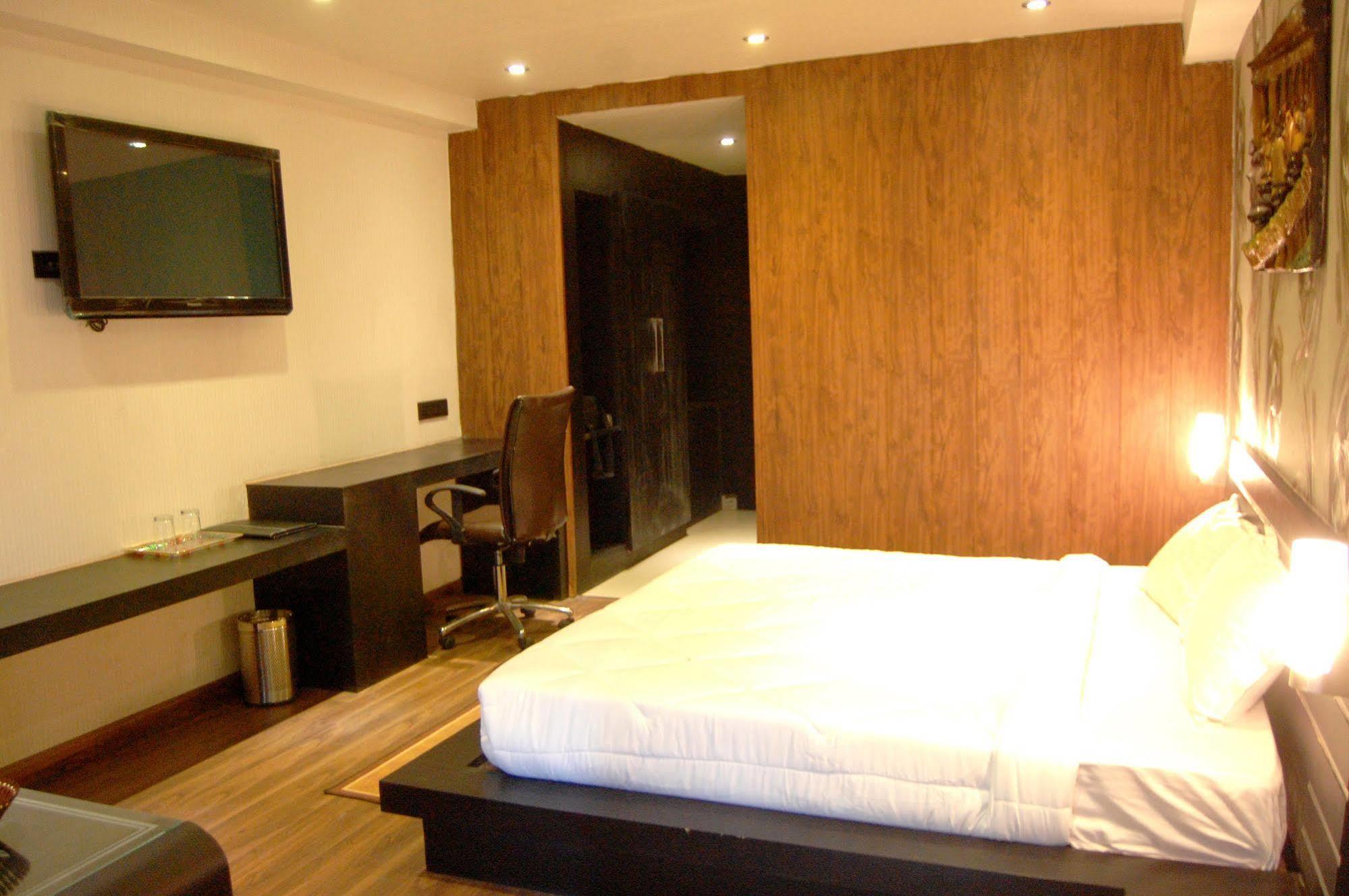 Oaktel Hotel Grand Shiva Near Ganga Ghat Haridwar Bagian luar foto