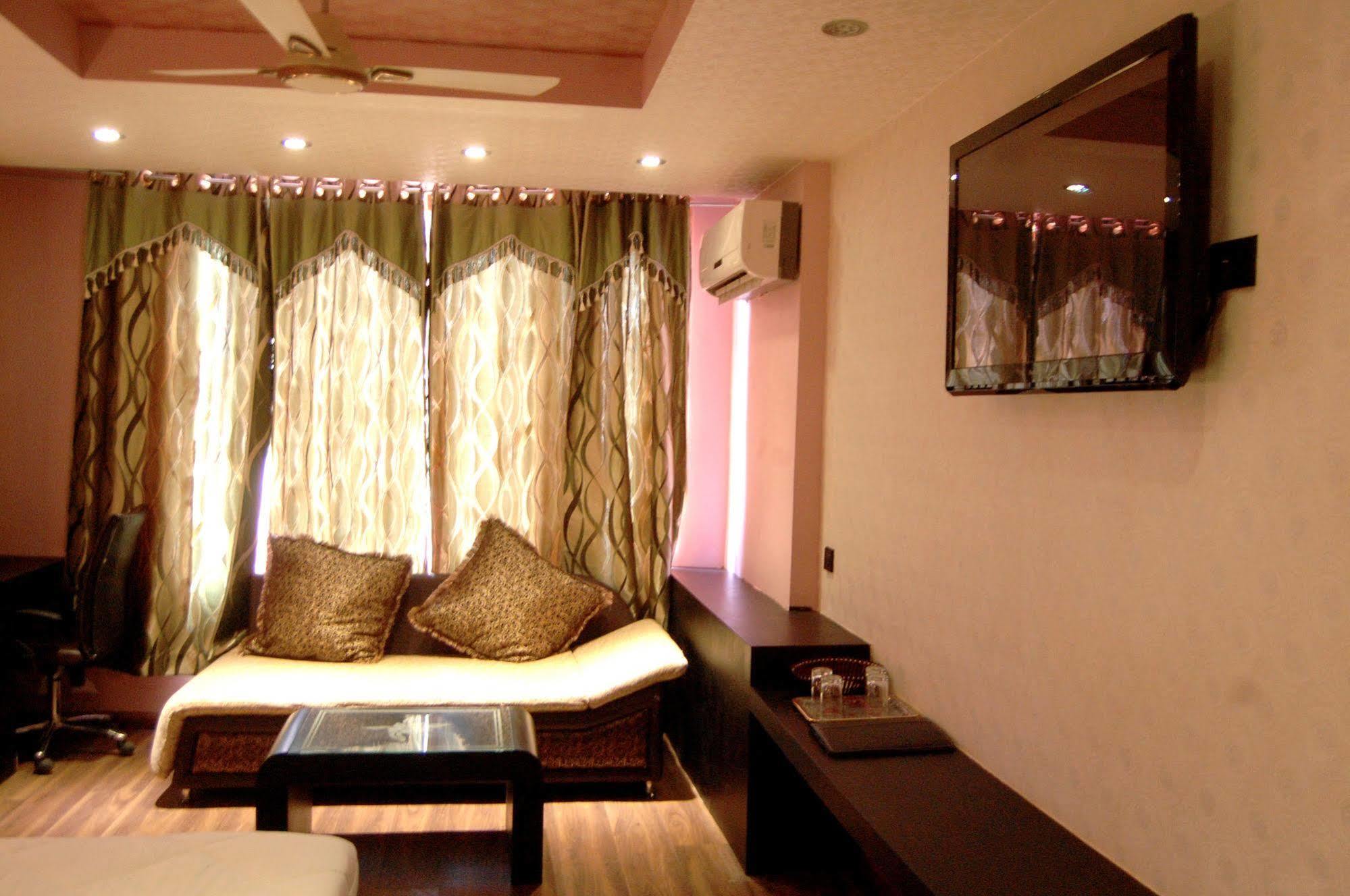 Oaktel Hotel Grand Shiva Near Ganga Ghat Haridwar Bagian luar foto